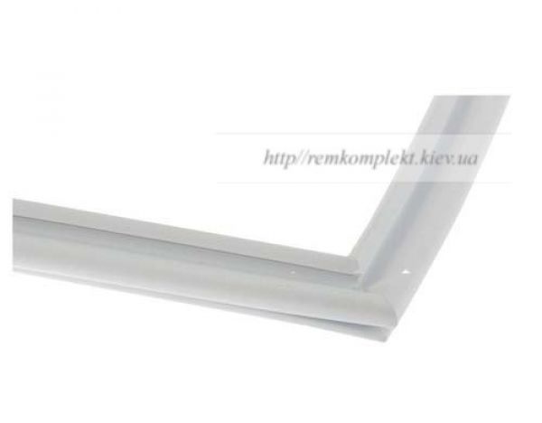 Гума холодильника Ariston Indesit C00854012